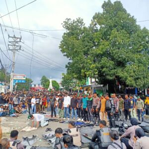 Ribuan Mahasiswa Geruduk DPRD Ternate, Desak Pembubaran DPR RI dan Copot Kapolri