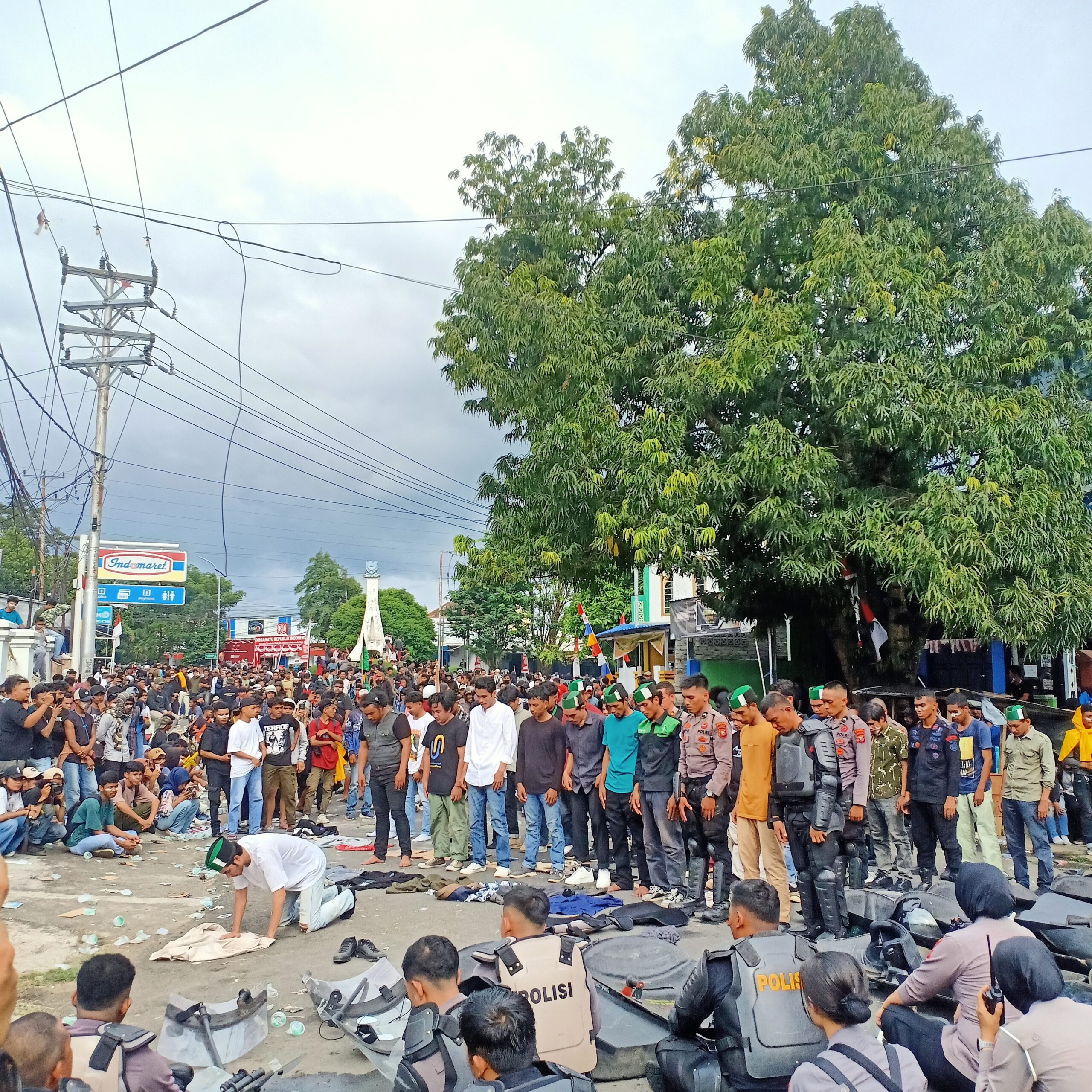 Ribuan Mahasiswa Geruduk DPRD Ternate, Desak Pembubaran DPR RI dan Copot Kapolri