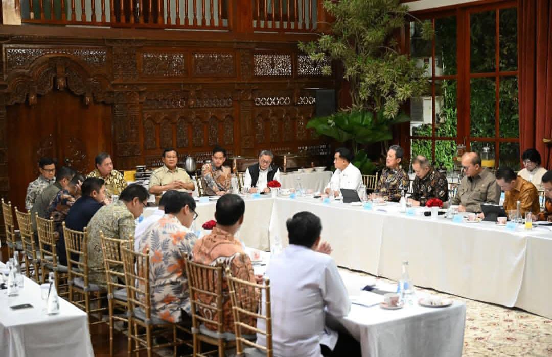 Presiden Prabowo Gelar Pertemuan Bahas Stimulus Ekonomi dan Stabilitas Keuangan Naional