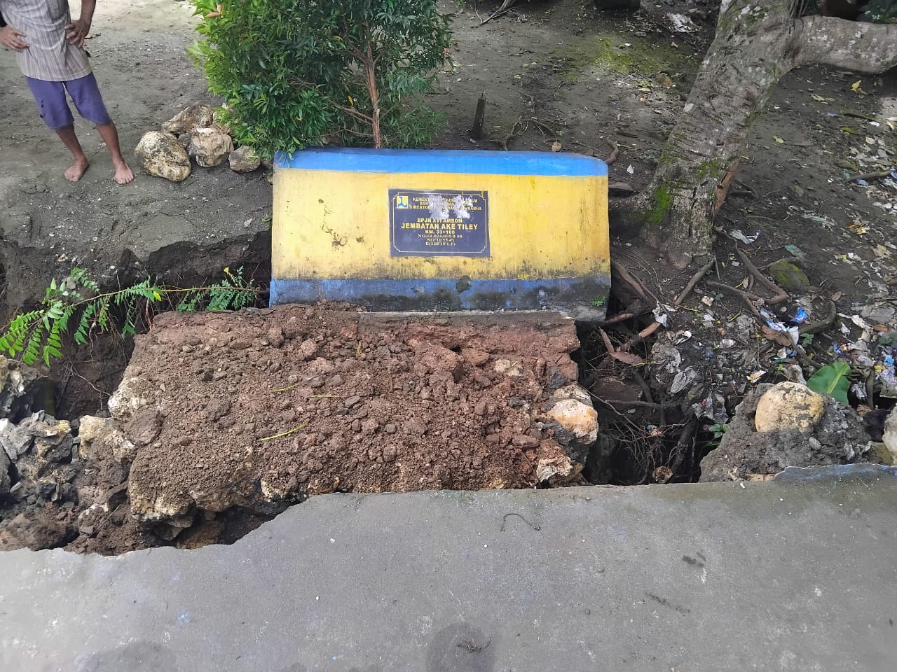 Jembatan Ake Tiley Terancam Putus, Warga Desak Pemerintah Segera Bertindak