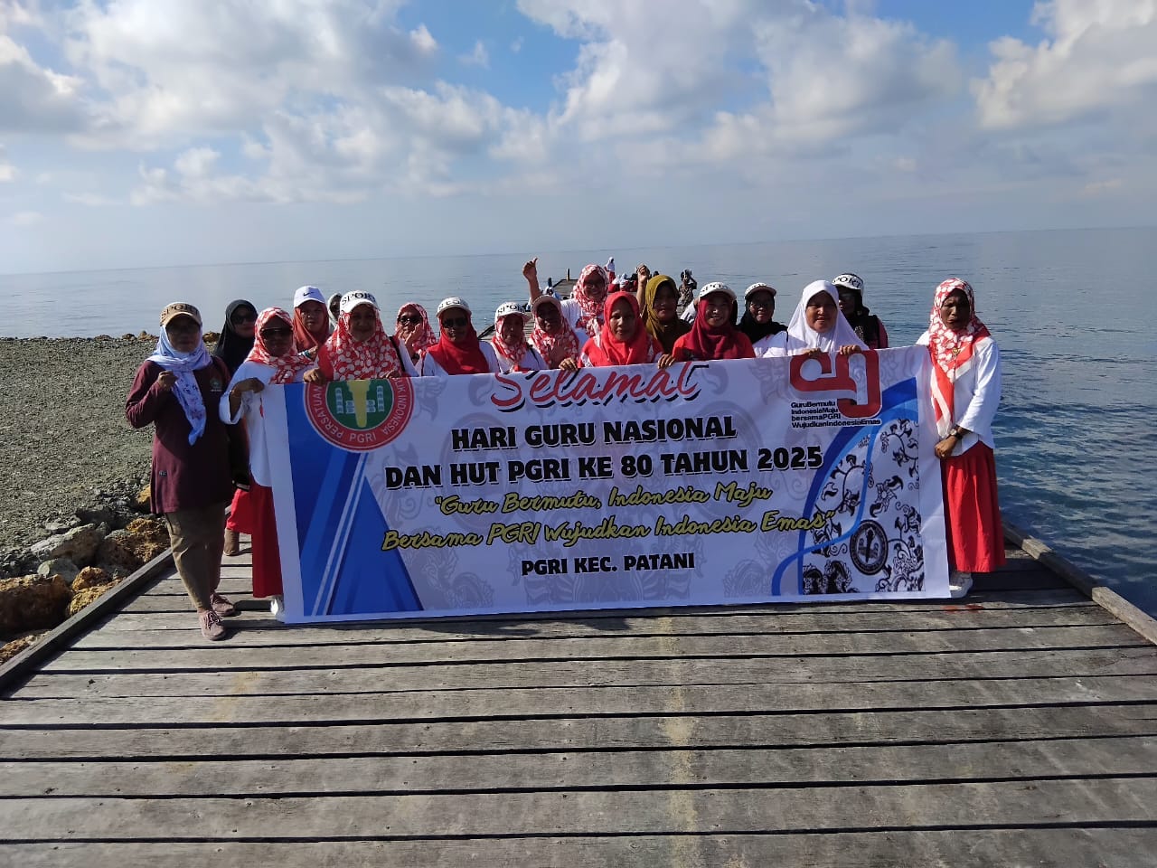 Gabungan Guru dan Organisasi Perempuan Patani Peringati Hari PGRI 2025