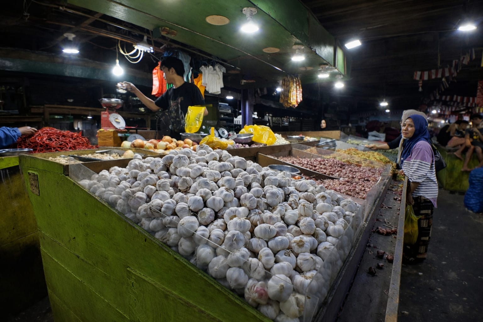 Harga Bawang dan Tomat Terjangkau di Pasar Barito Ternate Jelang Ramadan