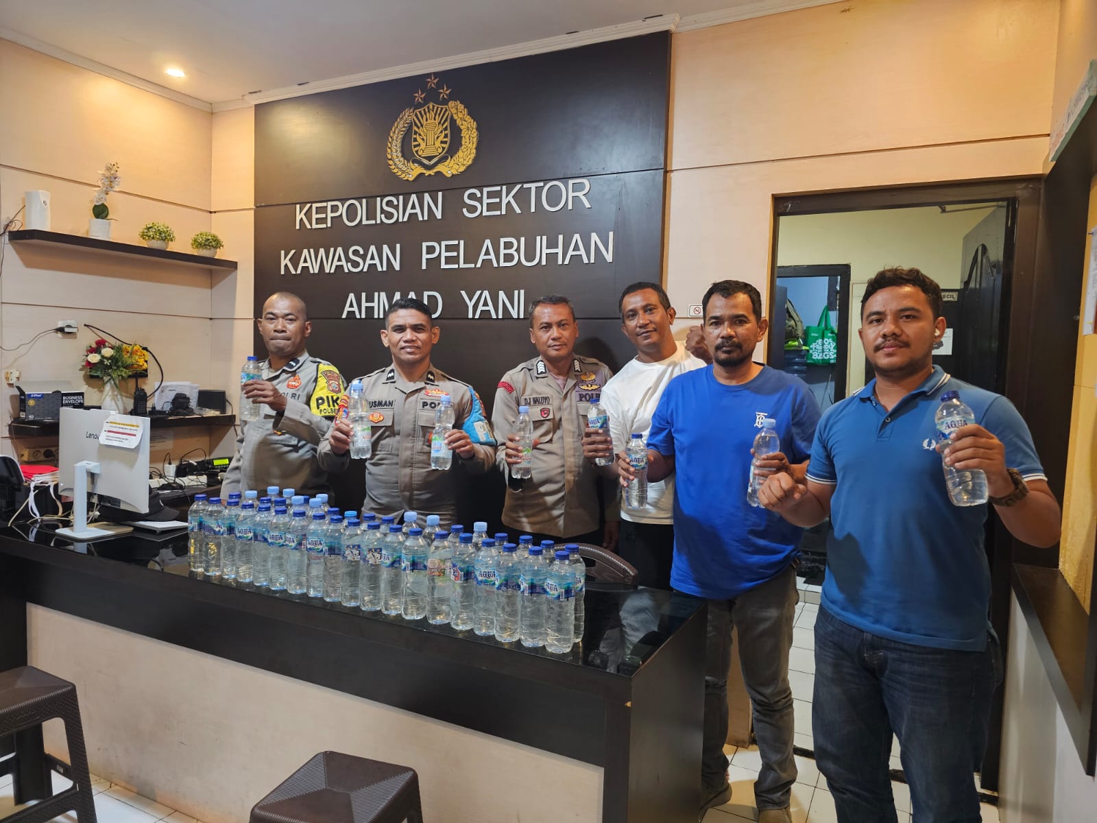 Polsek Pelabuhan Ahmad Yani Ternate Amankan Puluhan Botol Miras Diatas Kapal Penumpang