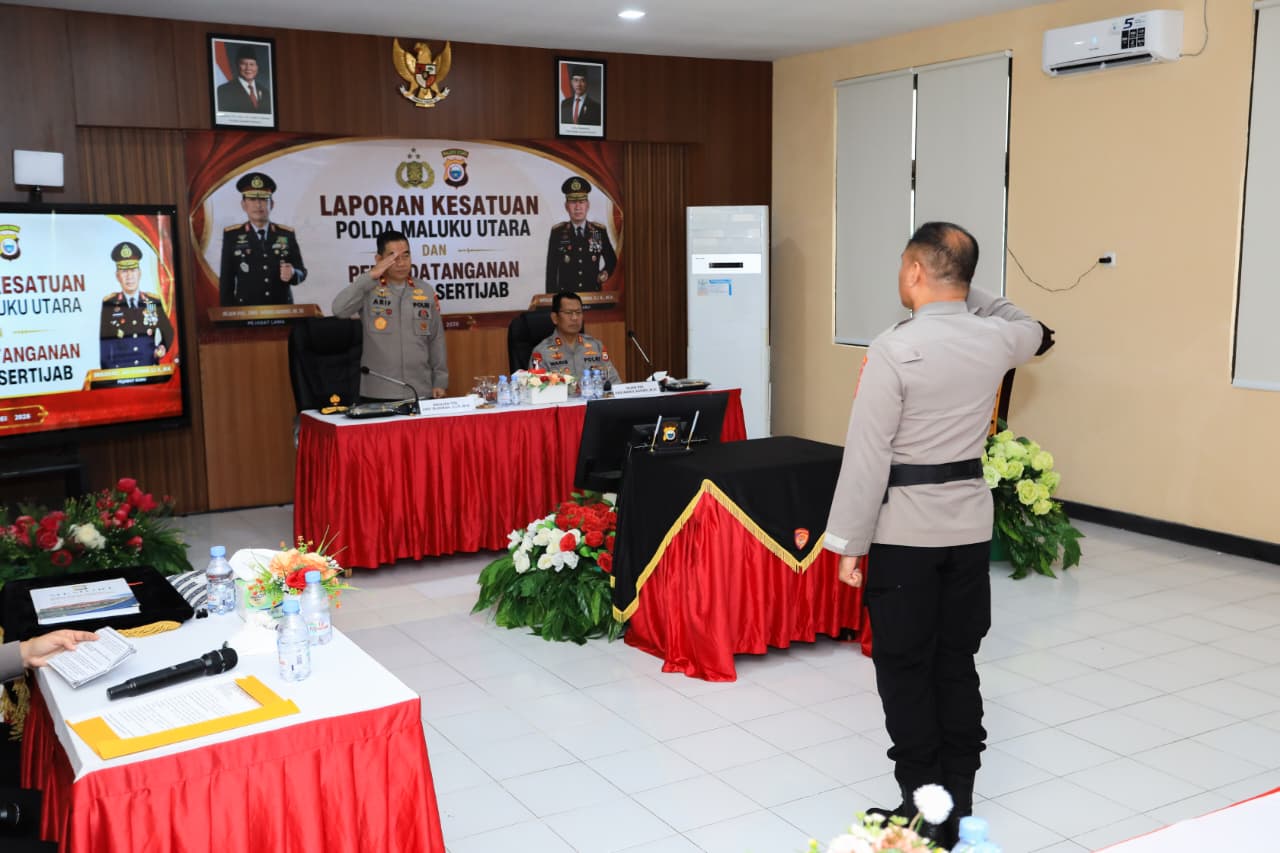 Sambut Tongkat Komando Baru, Kapolda Malut Terima Laporan Kesatuan dan Dukungan Penuh Jajaran